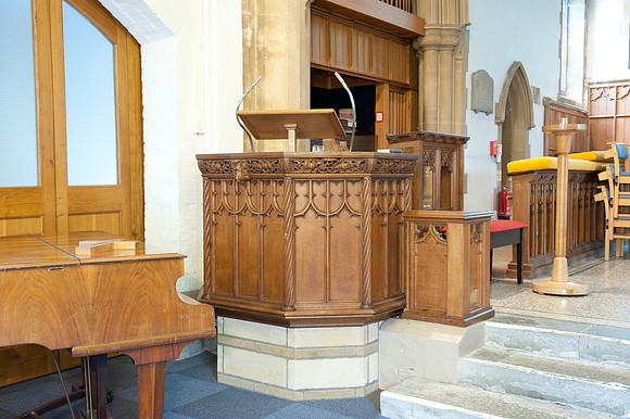 pulpit and steps up to chancel from nave. Organ behind pulpit and vestry door to rear (May 2019)