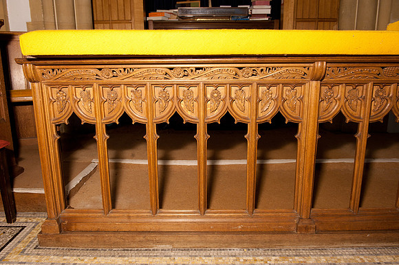 choir stalls in chancel in front of organ (May 2019)